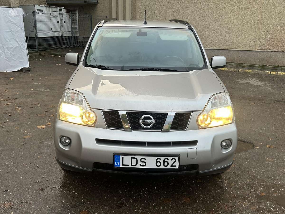 Nissan X-Trail 2007 — rear view