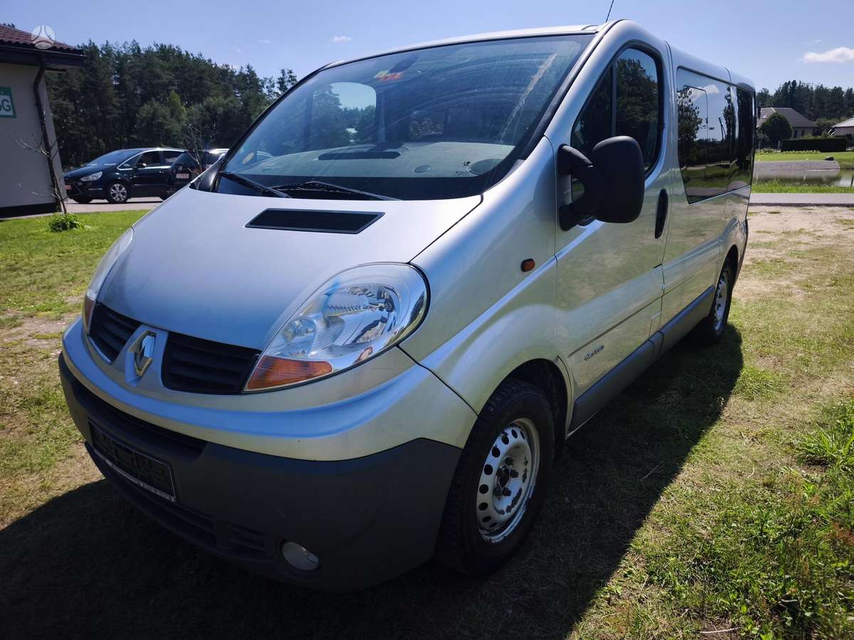 Renault Trafic 2008 — вигляд ззаду