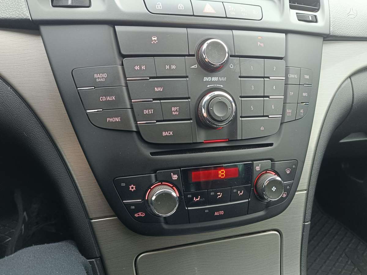 Opel Insignia 2011 — photo 8