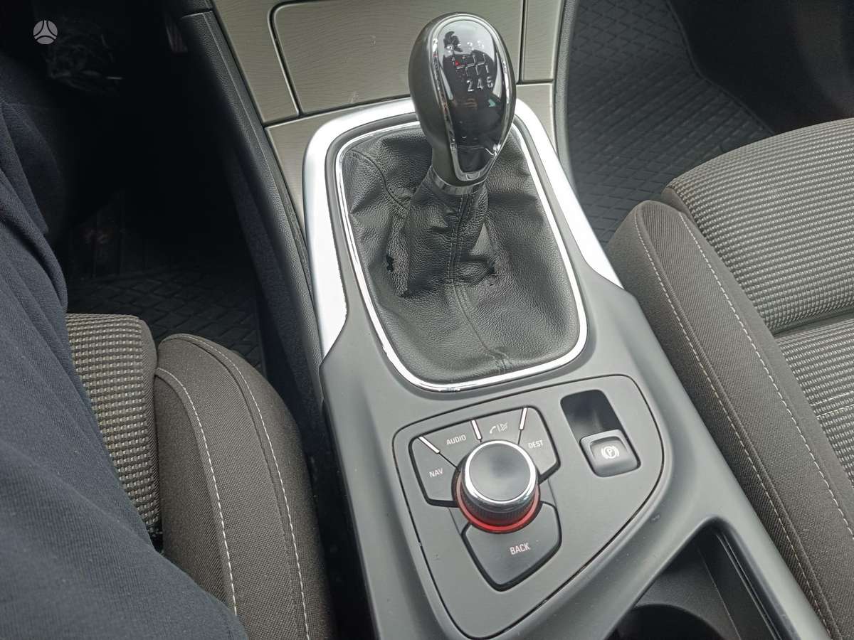 Opel Insignia 2011 — photo 9