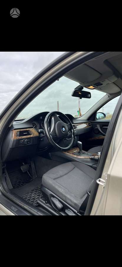 BMW 320 2007 — салон