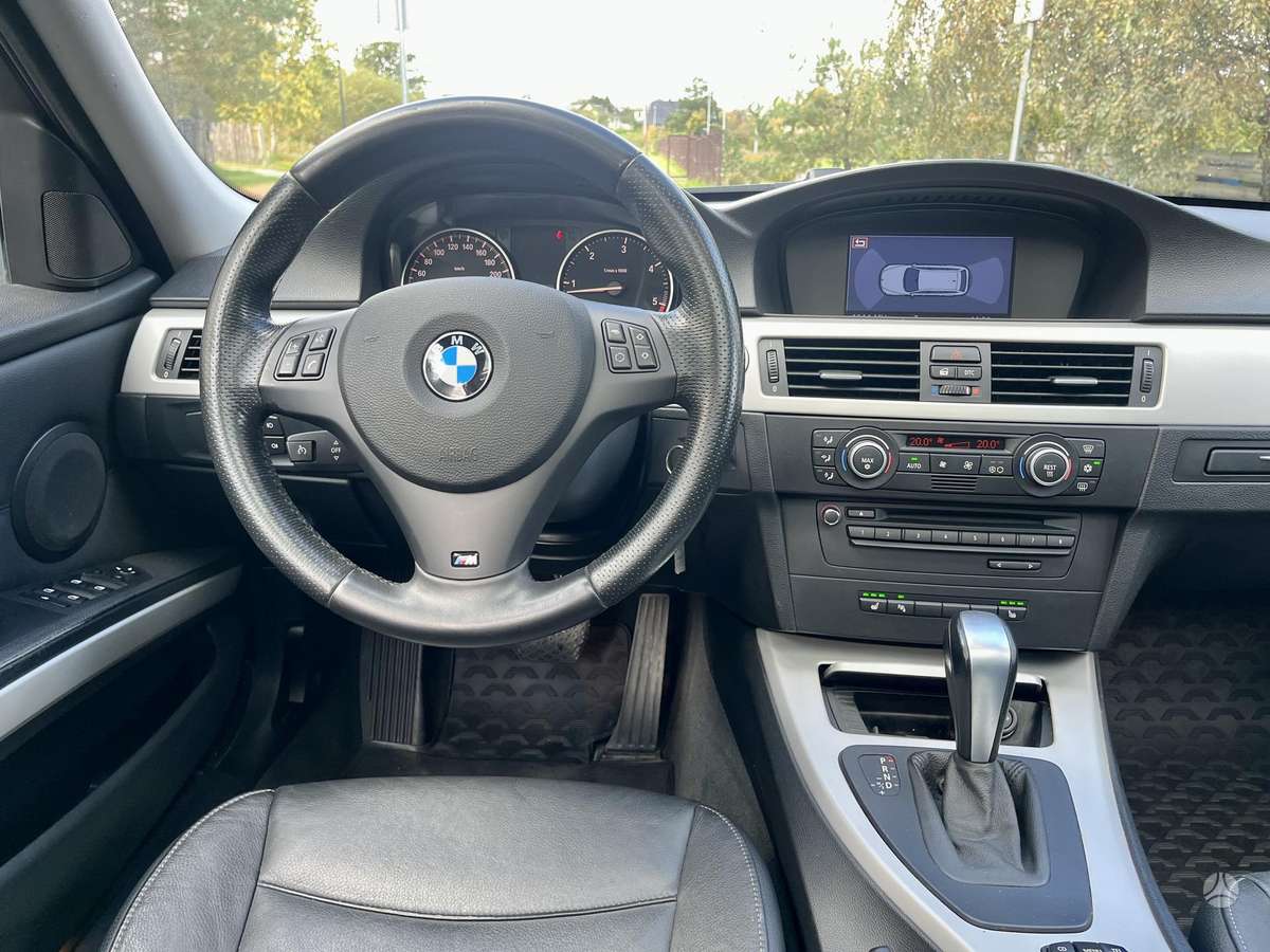 BMW 320 2009 — photo 10