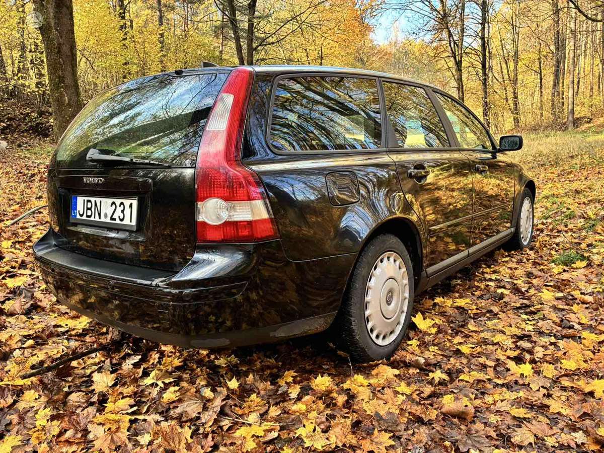 Volvo V50 2006 — engine 1560 cm³, 110 HP (81kW)