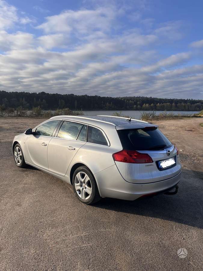 Opel Insignia 2010 — салон