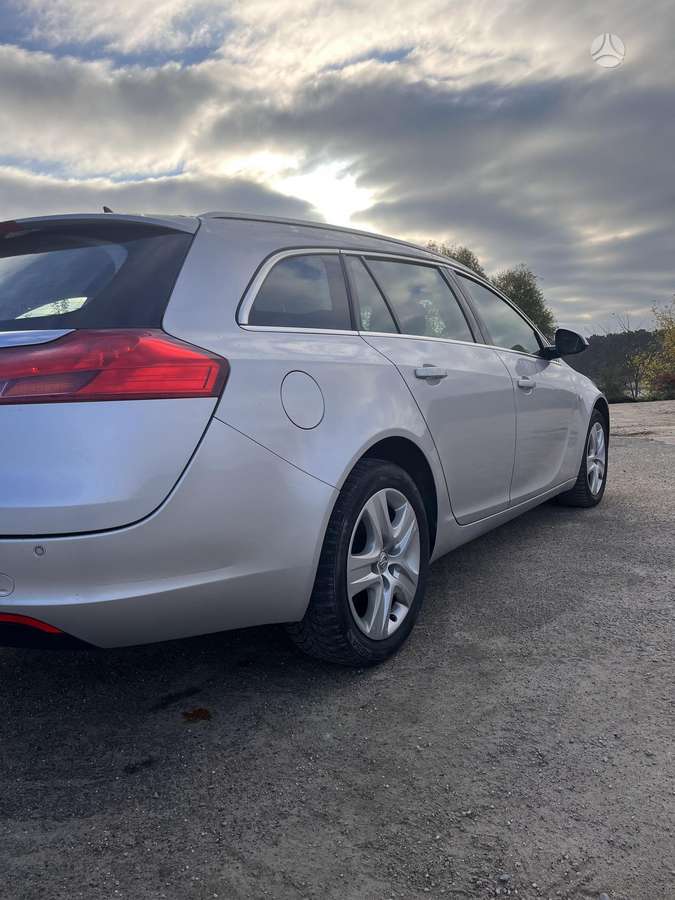 Opel Insignia 2010 — двигун 1956 cm³, 110 HP (81kW)