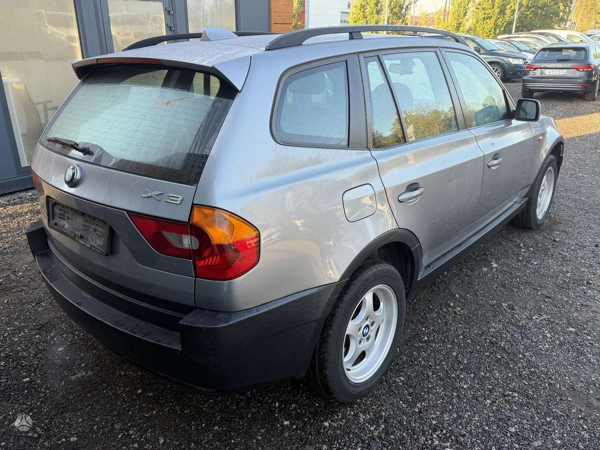 BMW X3 2005 — салон