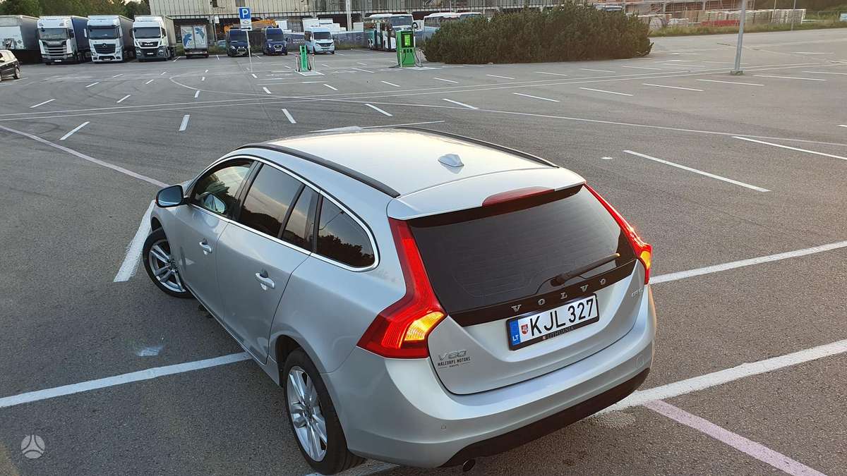 Volvo V60 2011 — фото 10