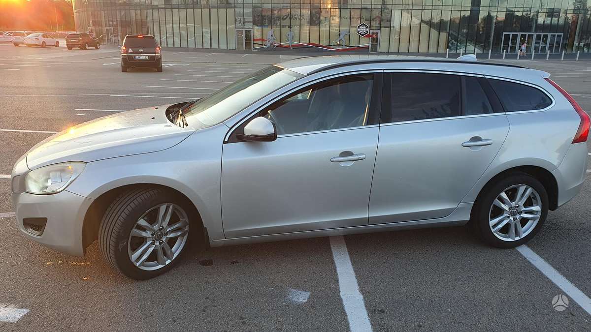 Volvo V60 2011 — вигляд ззаду