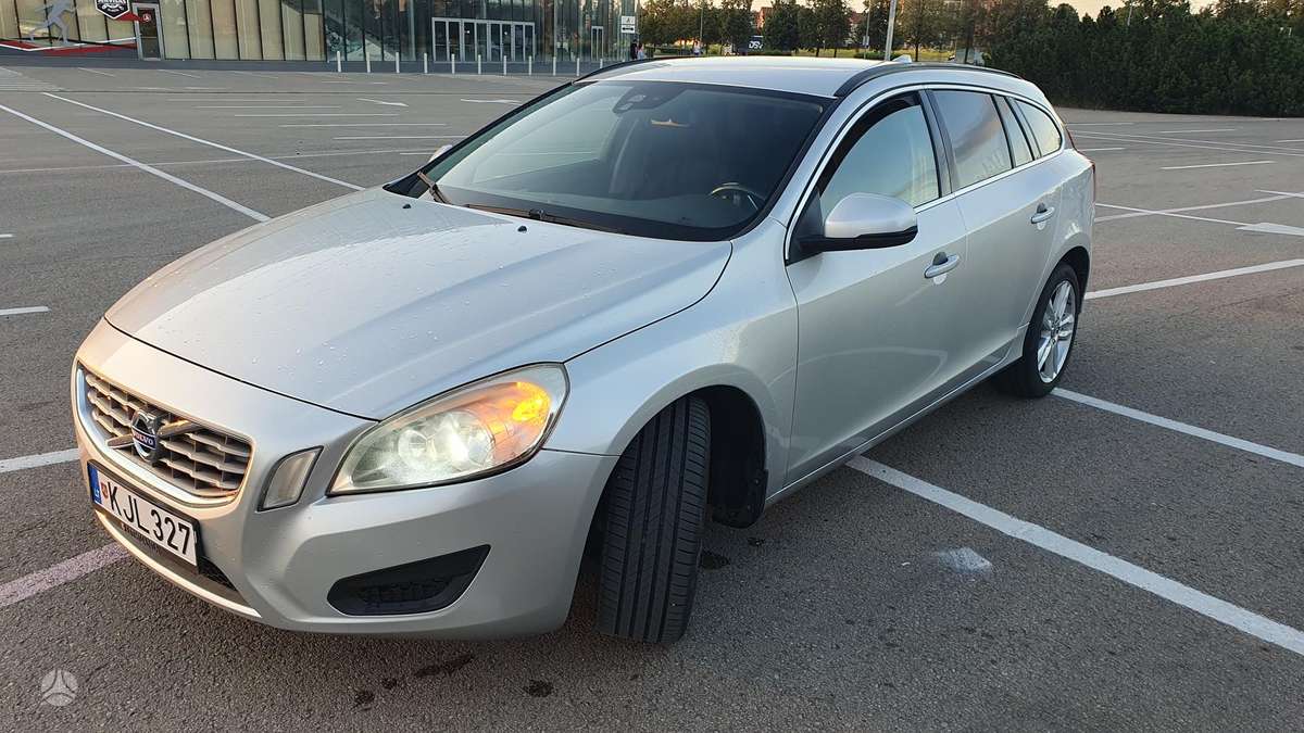 Volvo V60 2011 — салон