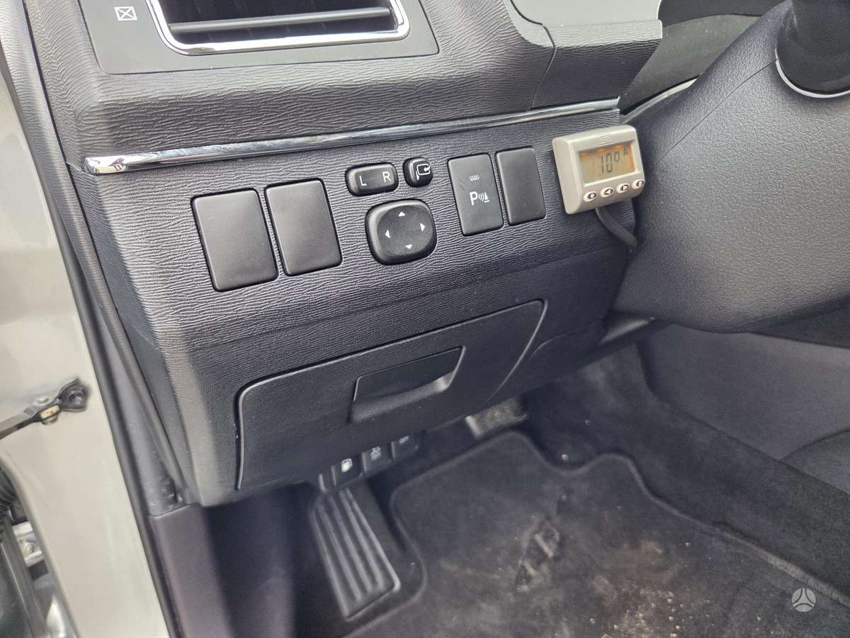 Toyota Avensis 2012 — photo 12