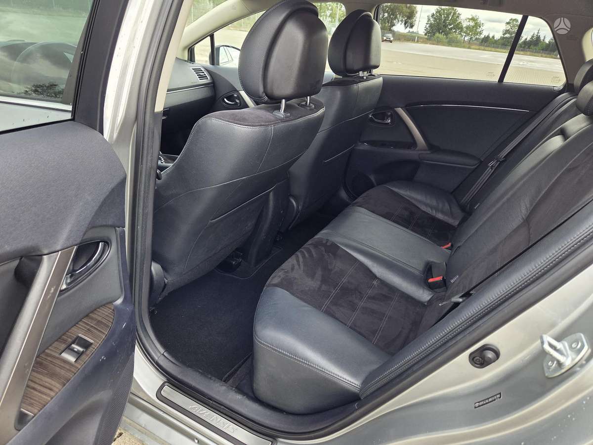 Toyota Avensis 2012 — photo 13