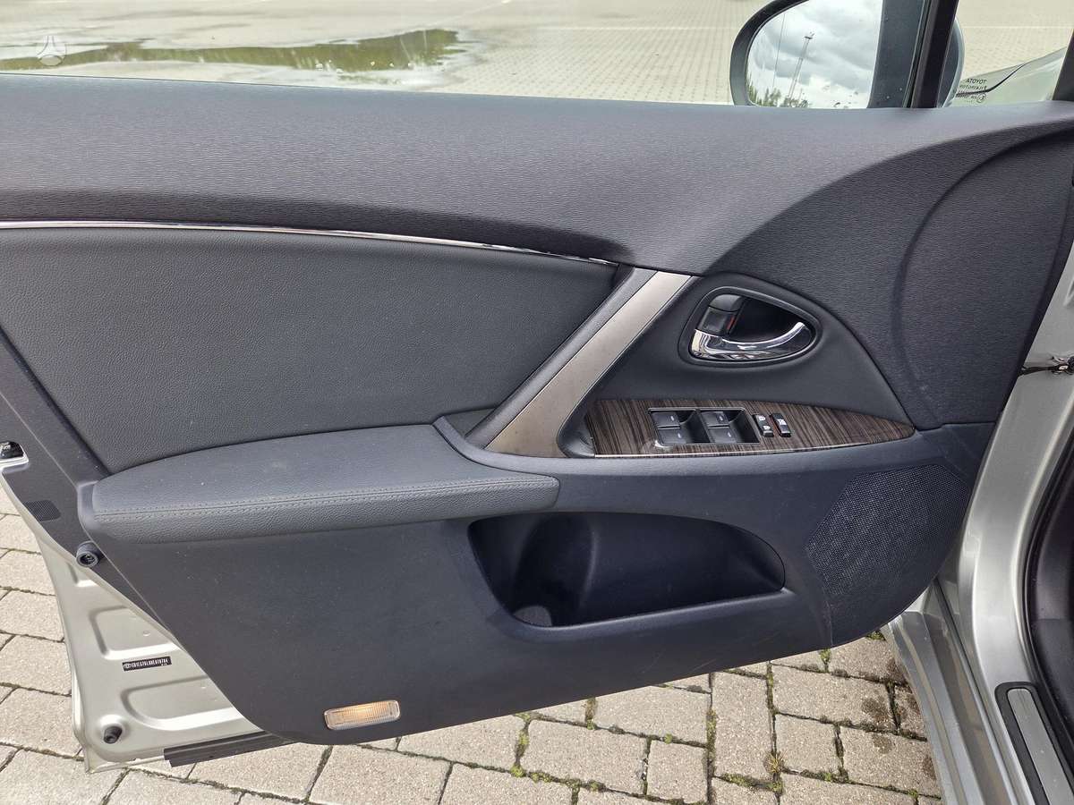 Toyota Avensis 2012 — photo 14