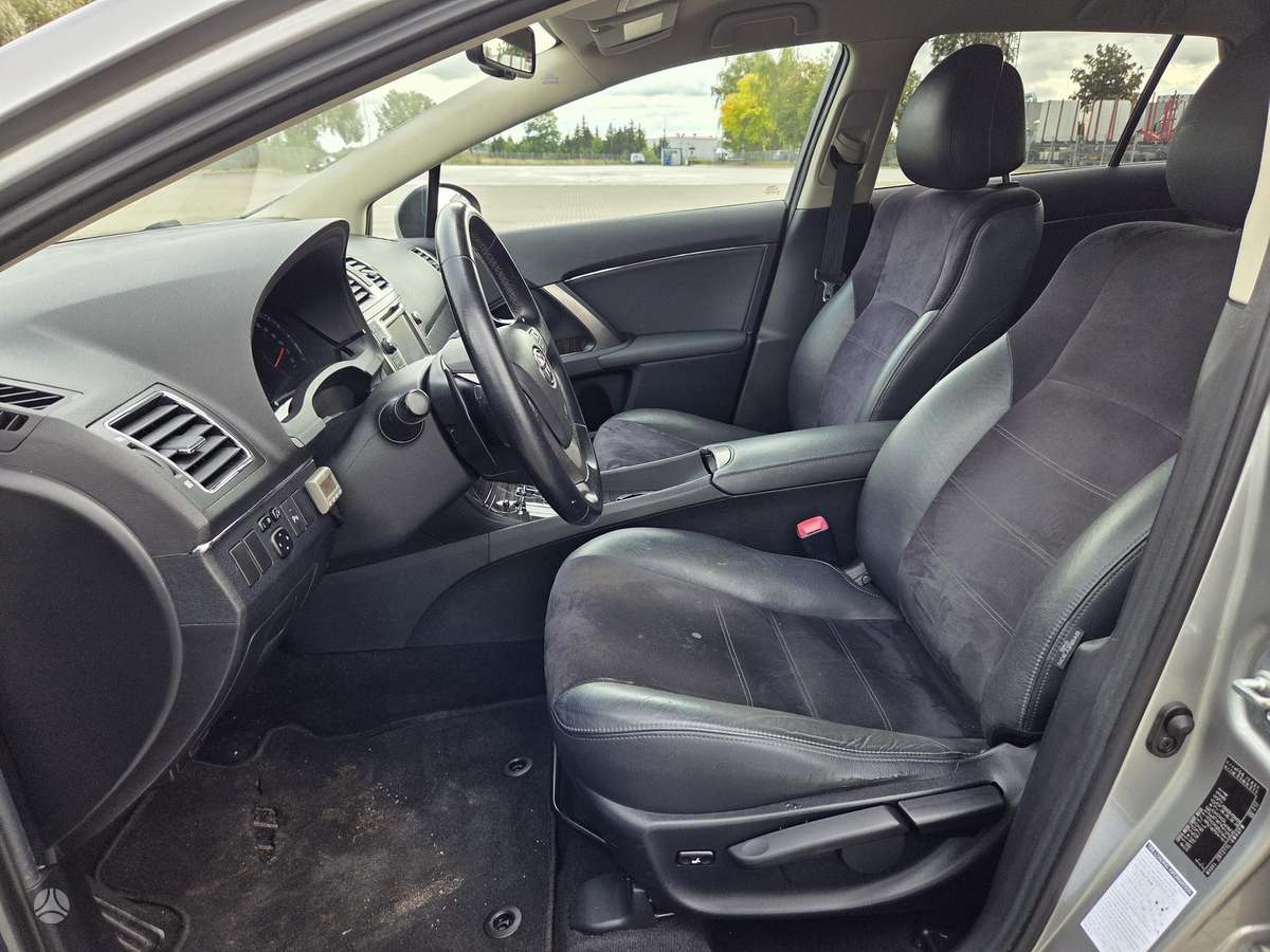 Toyota Avensis 2012 — photo 15