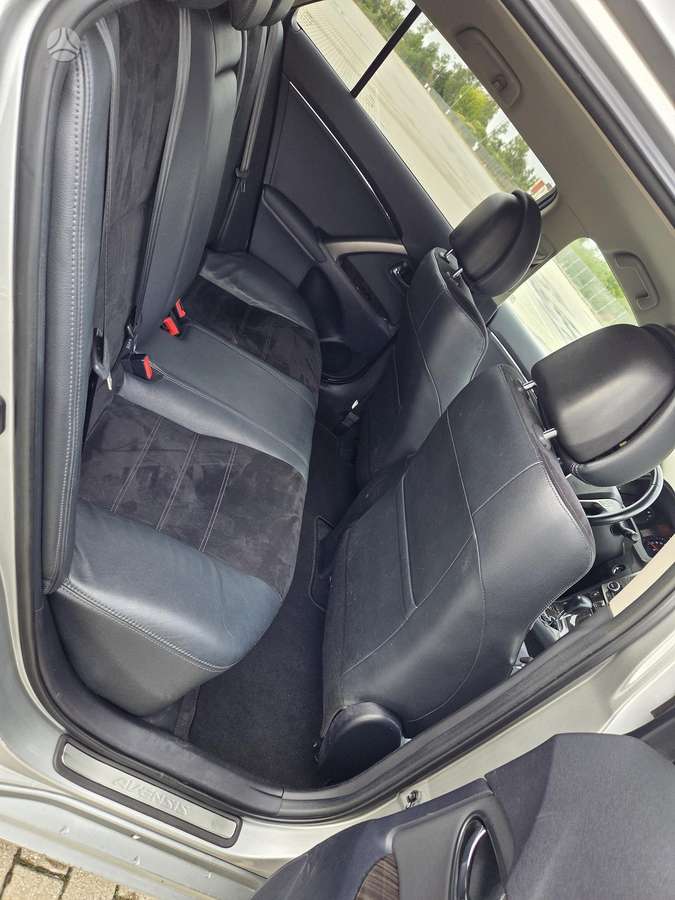 Toyota Avensis 2012 — photo 19
