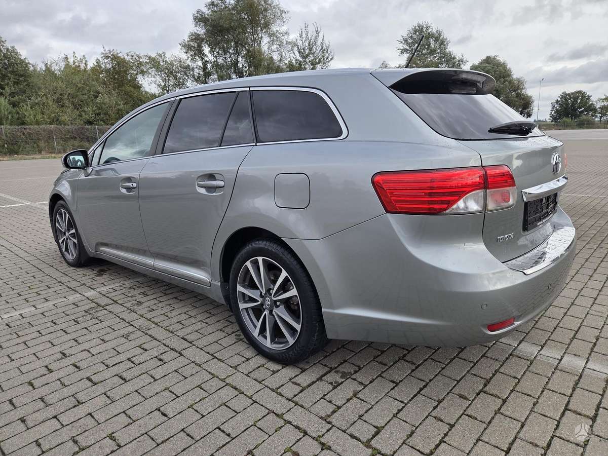 Toyota Avensis 2012 — engine 1798 cm³, 147 HP (108kW)