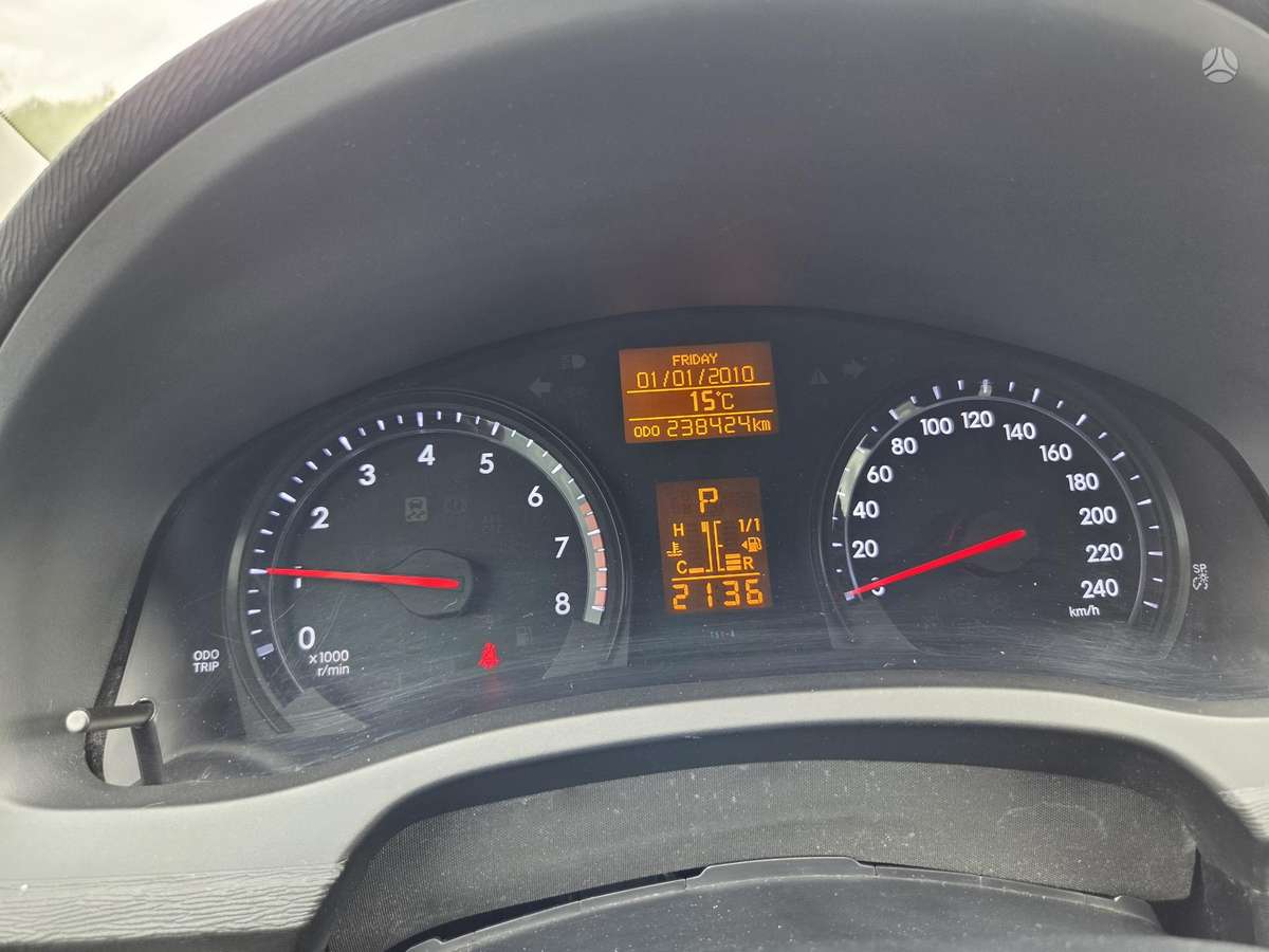 Toyota Avensis 2012 — photo 8