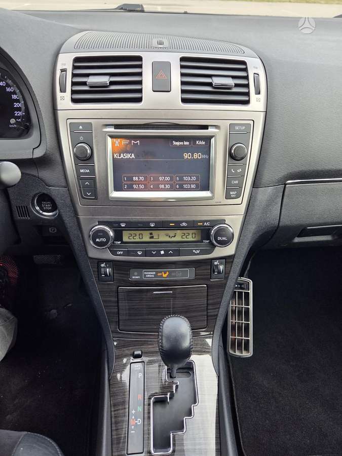 Toyota Avensis 2012 — photo 9