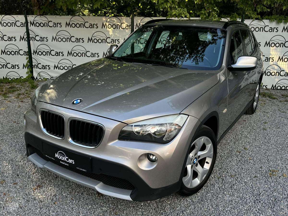 BMW X1 2011 — rear view