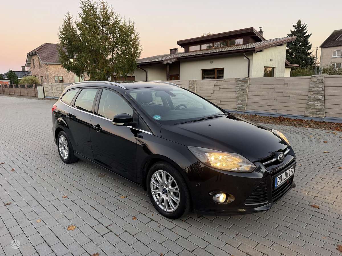 Ford Focus 2011 — салон