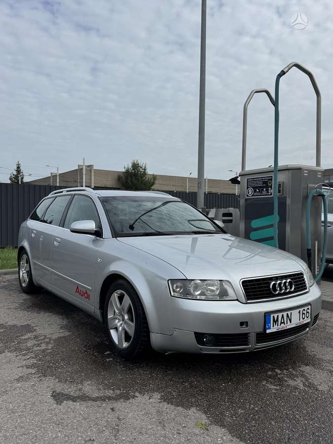 Audi A4 2004 — rear view