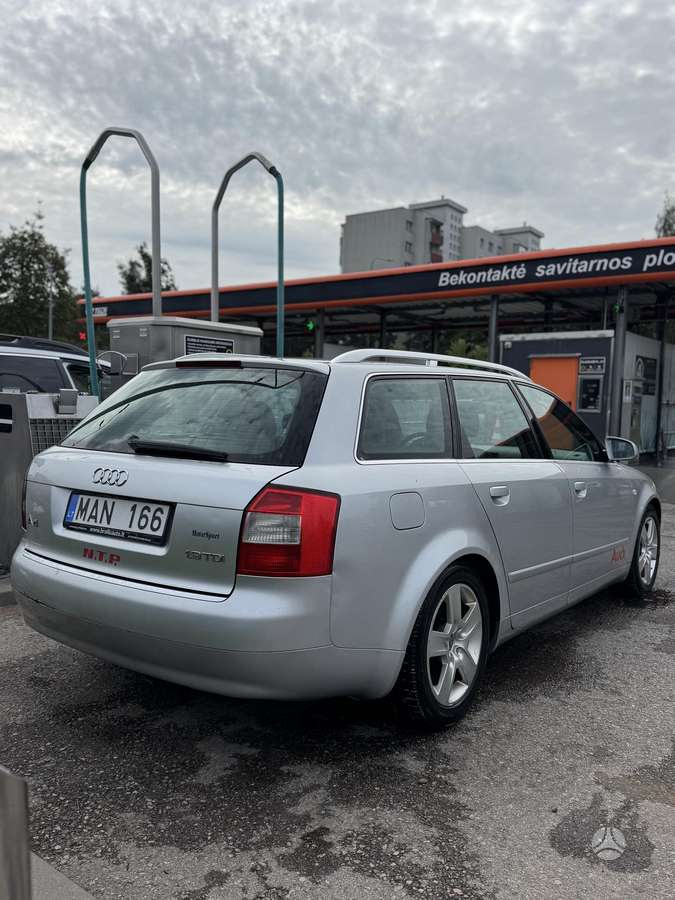 Audi A4 2004 — interior