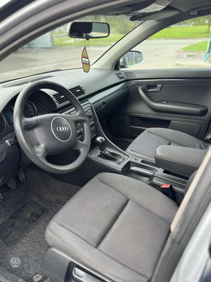 Audi A4 2004 — photo 6