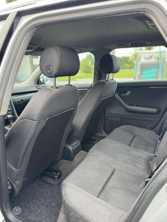 Audi A4 2004 — photo 7