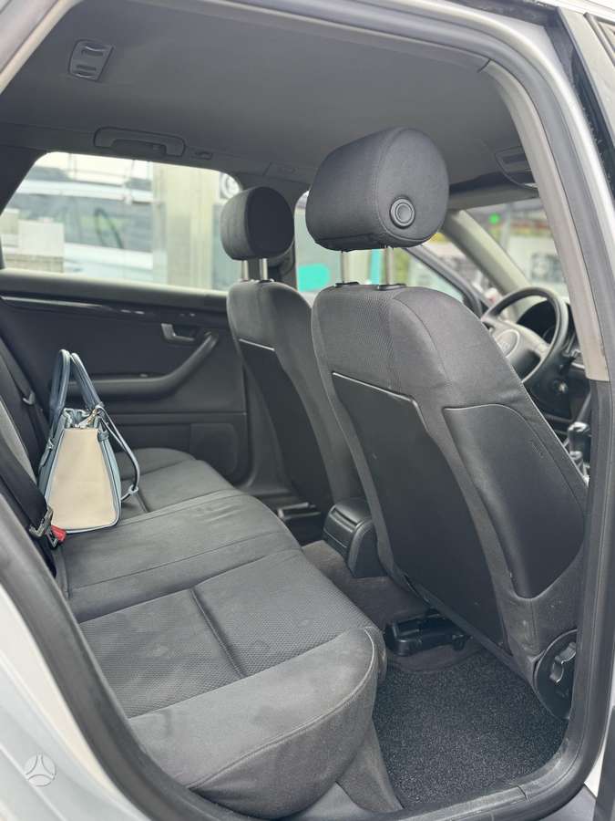 Audi A4 2004 — photo 8