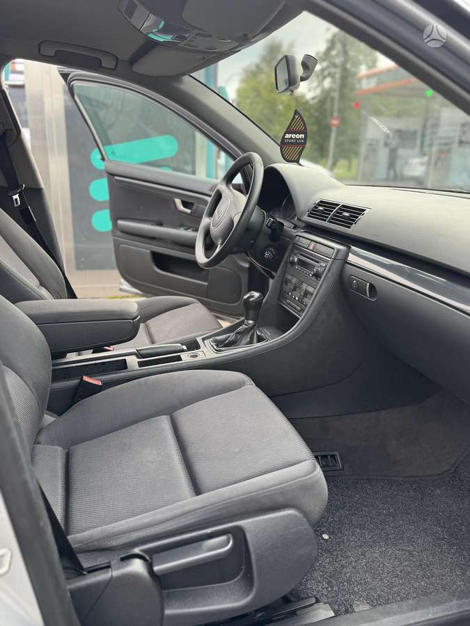 Audi A4 2004 — photo 9