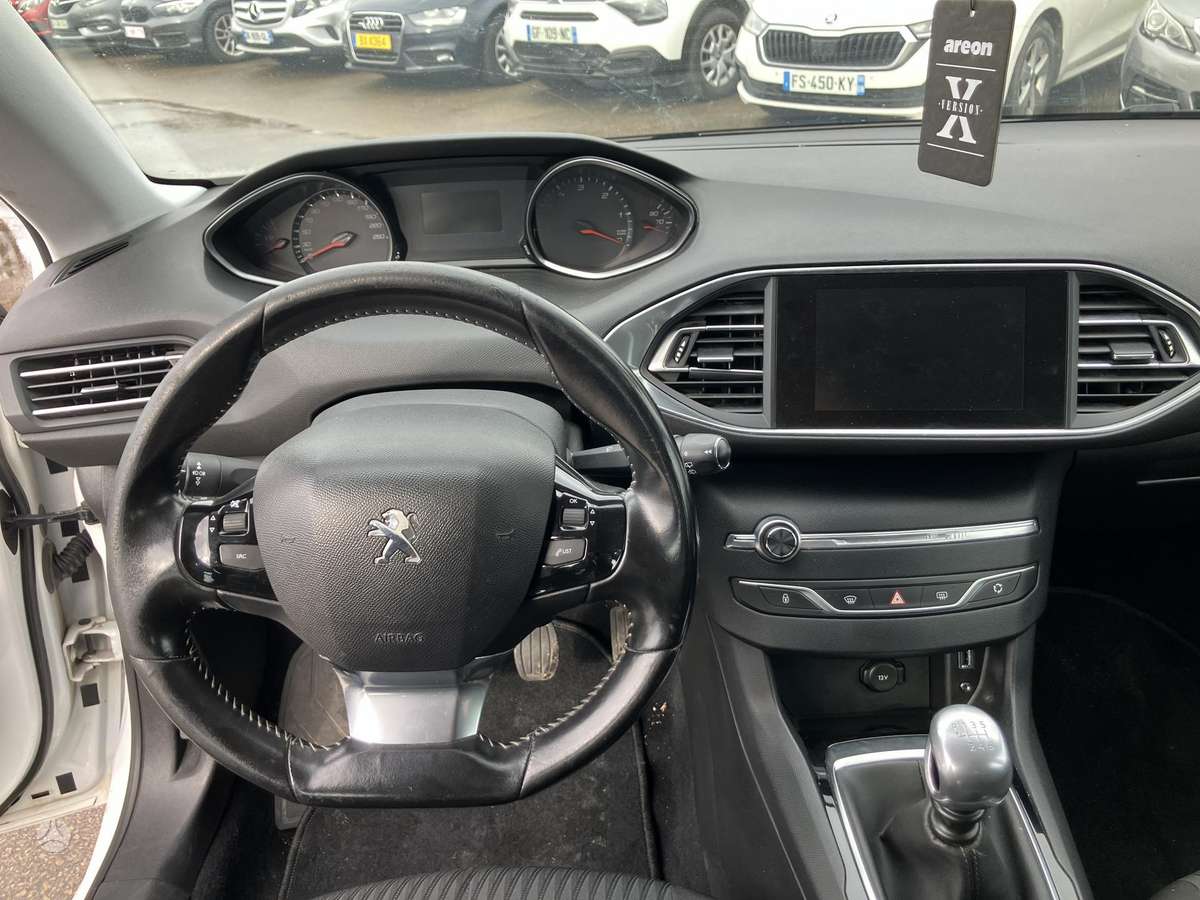 Peugeot 308 2015 — photo 10