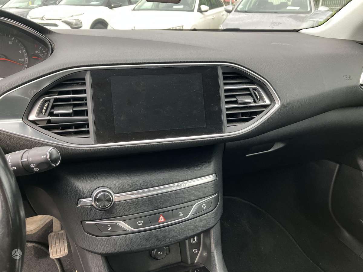 Peugeot 308 2015 — photo 11