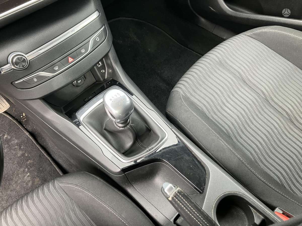 Peugeot 308 2015 — photo 12
