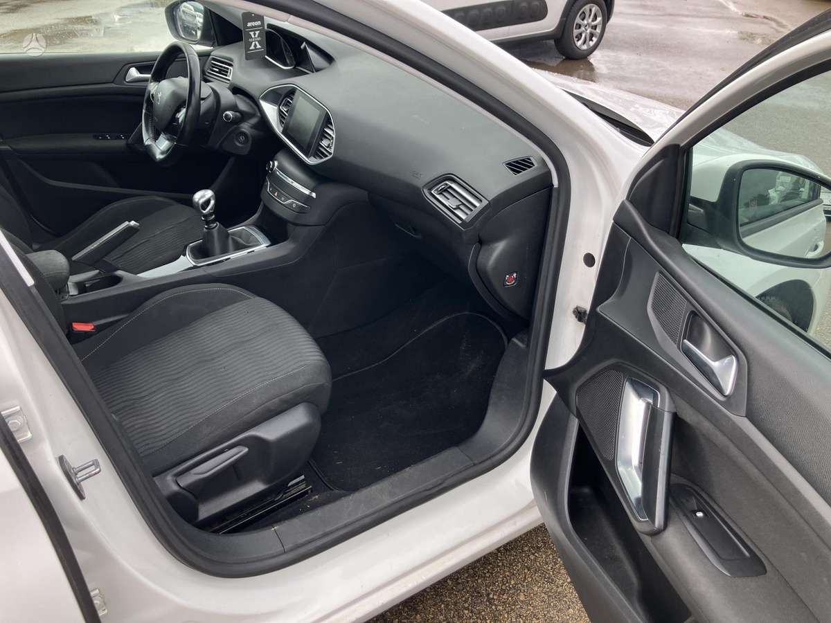 Peugeot 308 2015 — photo 13