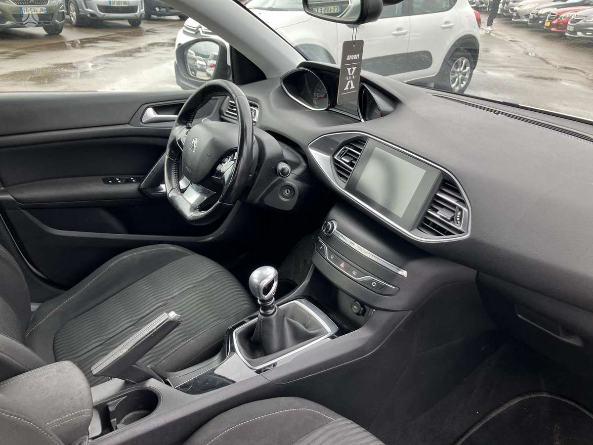 Peugeot 308 2015 — photo 14