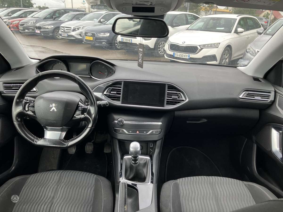 Peugeot 308 2015 — photo 15