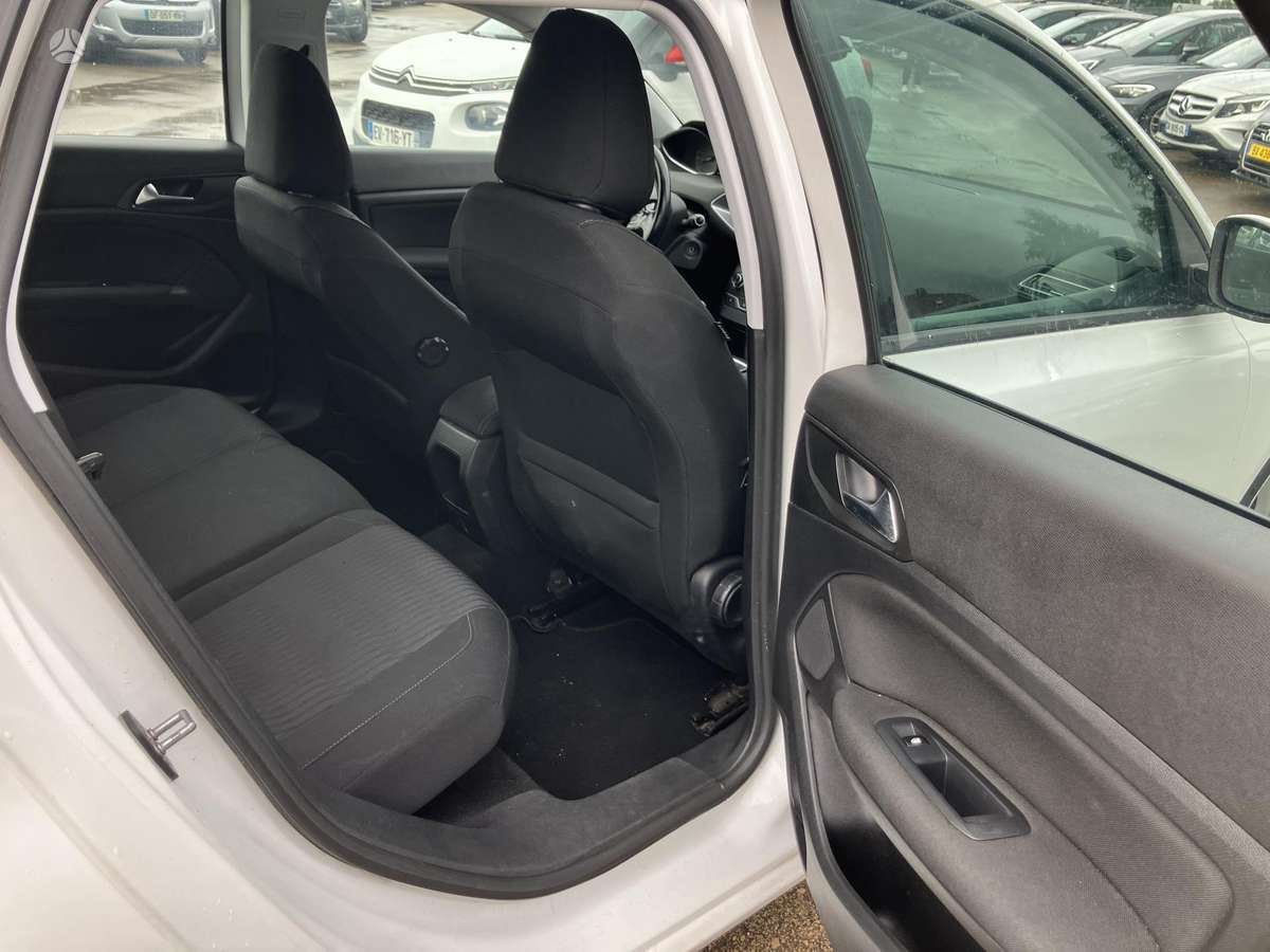 Peugeot 308 2015 — photo 16