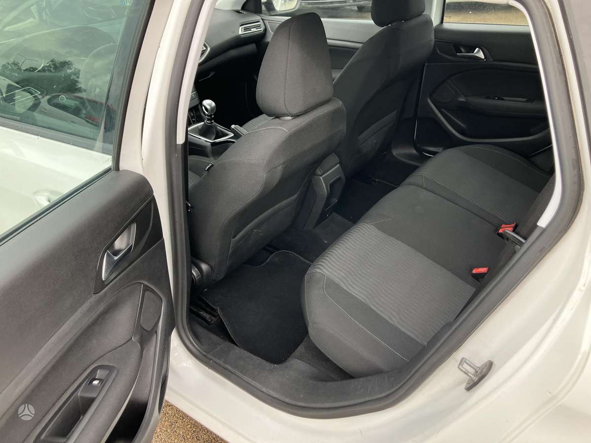 Peugeot 308 2015 — photo 17