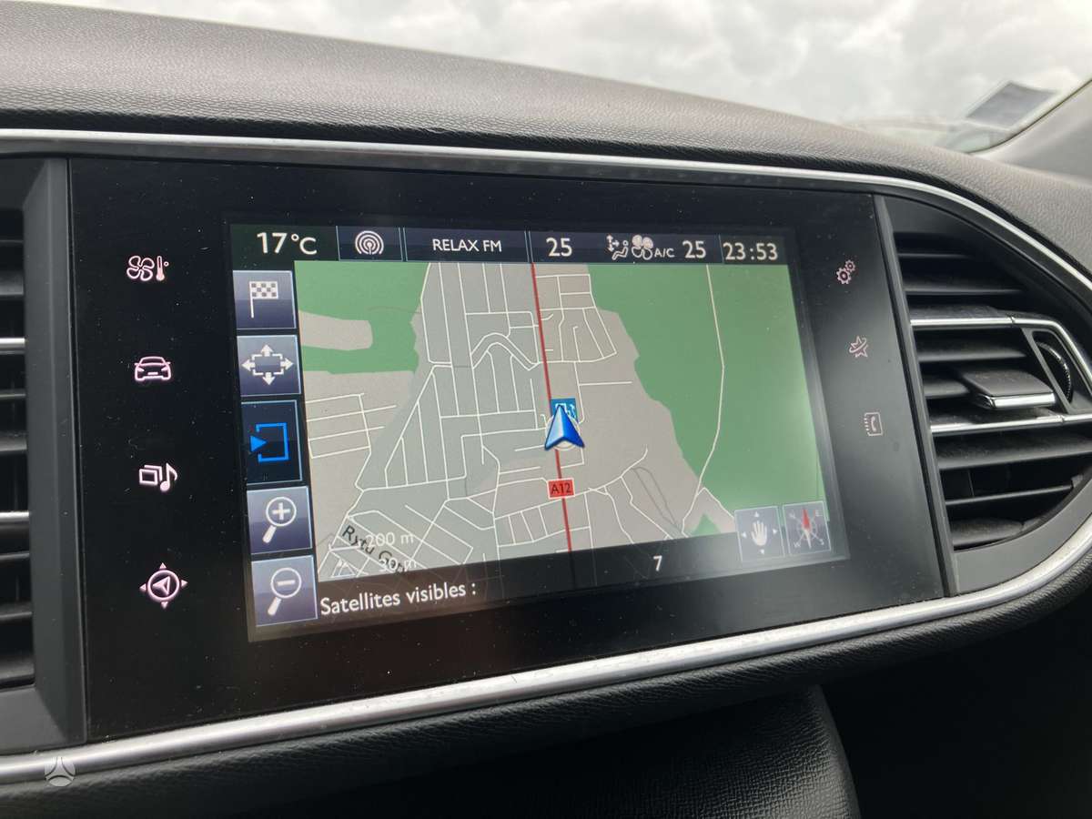 Peugeot 308 2015 — photo 20