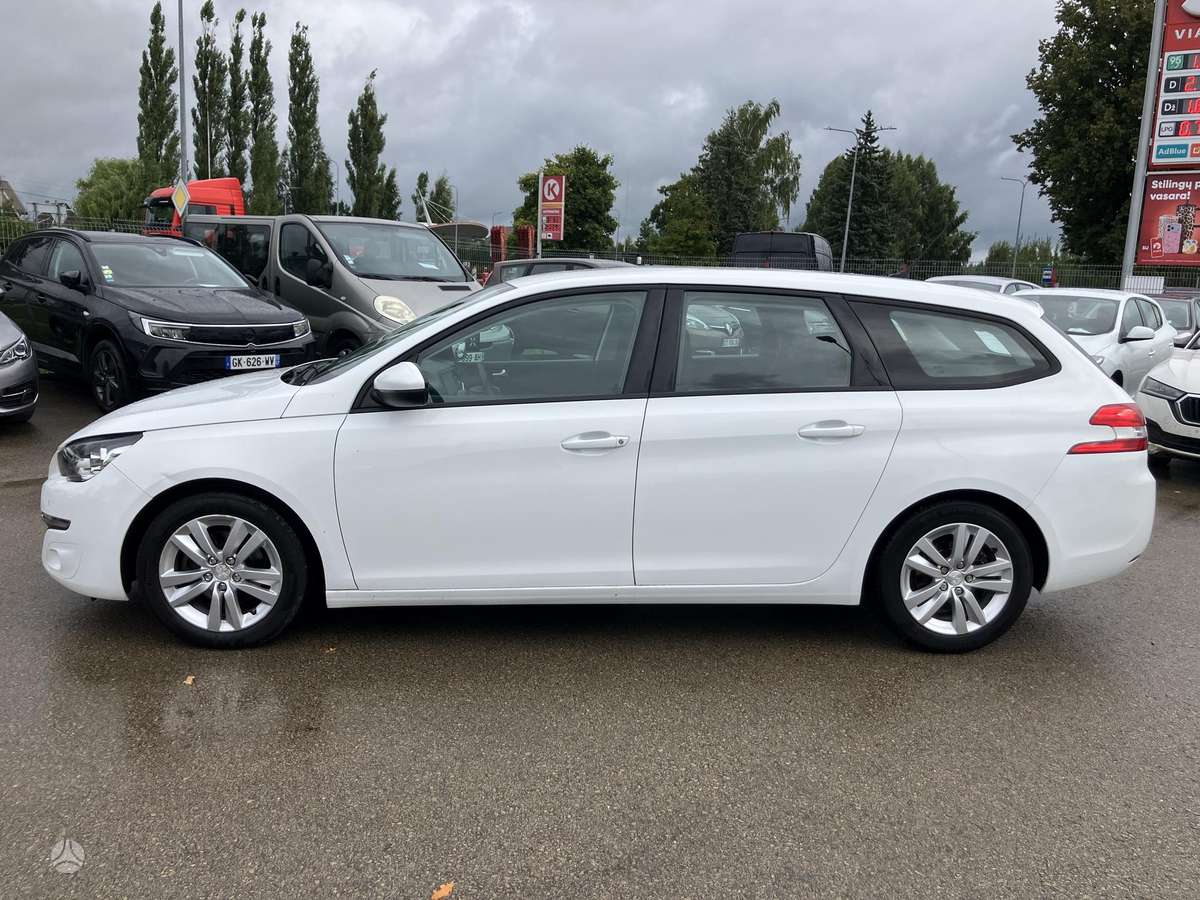 Peugeot 308 2015 — interior
