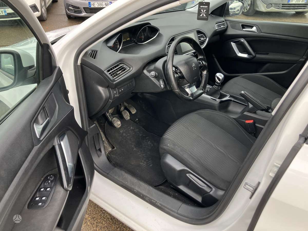 Peugeot 308 2015 — photo 9
