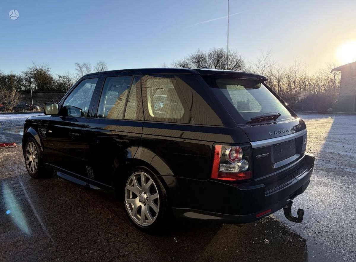 Land Rover 2013 — rear view