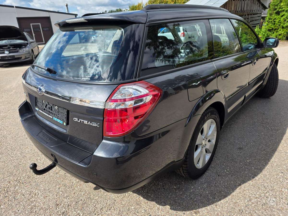 Subaru Outback 2009 — interior