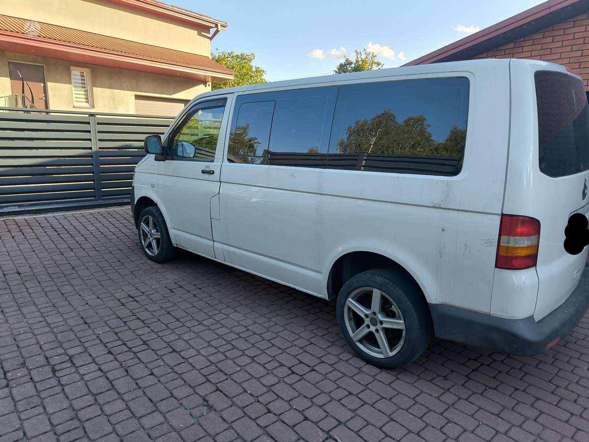 Volkswagen Transporter 2004 — rear view