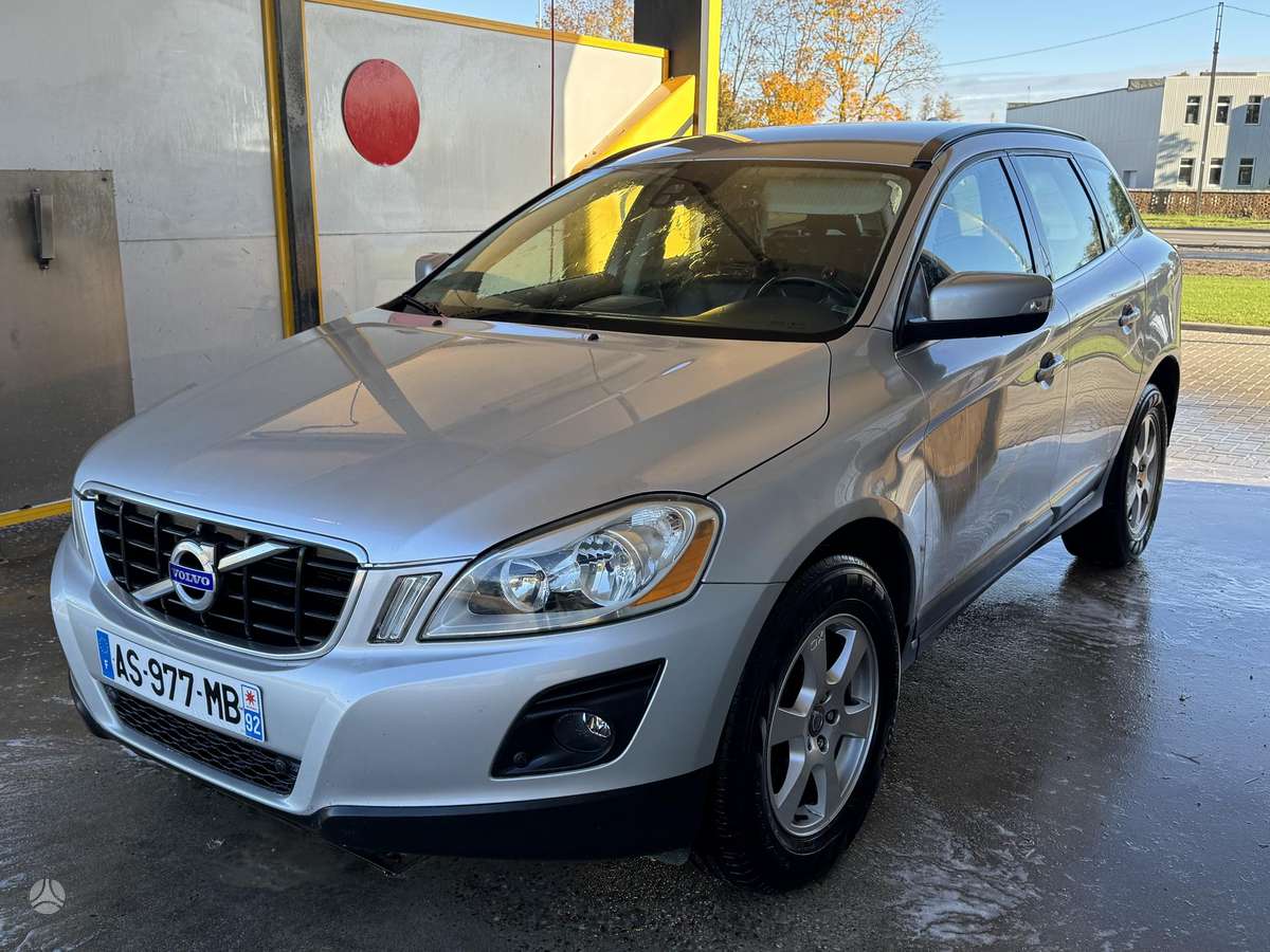 Volvo XC60 2010 — interior