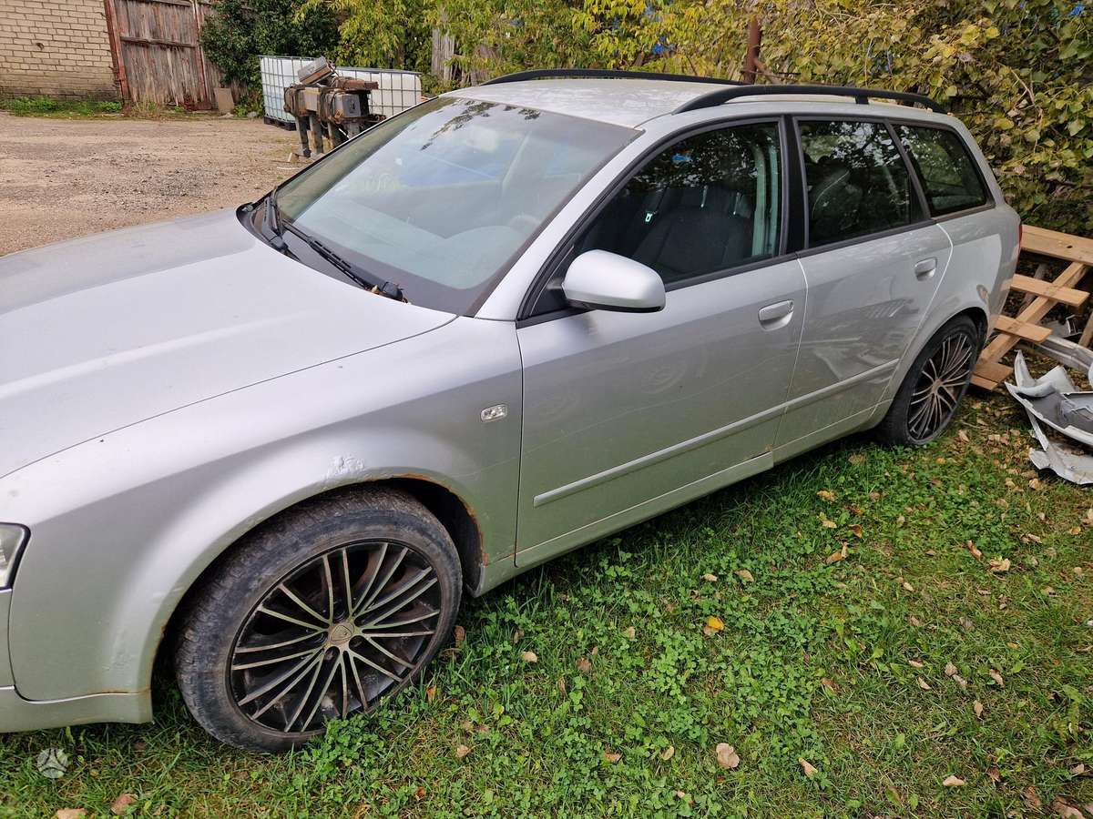 Audi A4 2004 — вигляд ззаду
