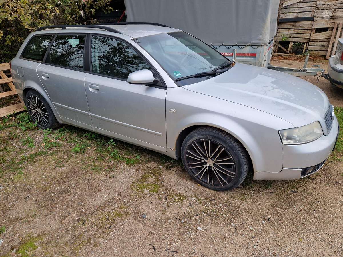 Audi A4 2004 — салон