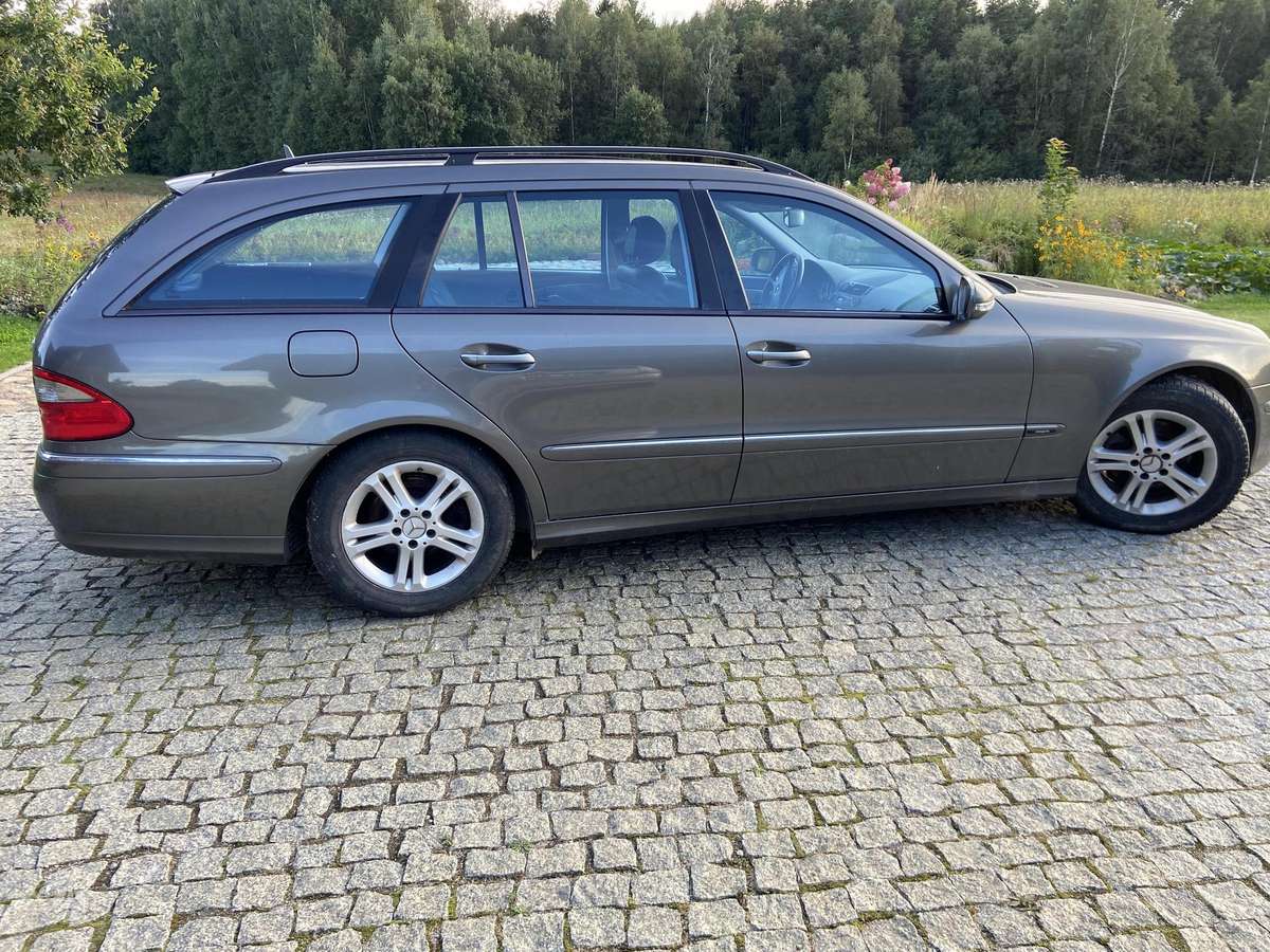 Mercedes-Benz E220 2007 — photo 10