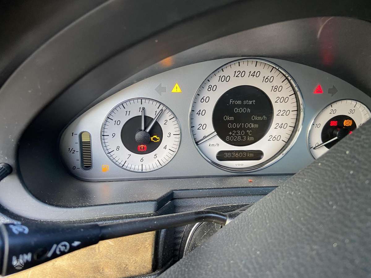 Mercedes-Benz E220 2007 — interior