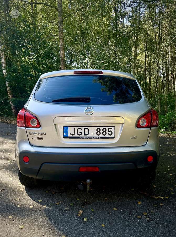 Nissan Qashqai 2008 — rear view