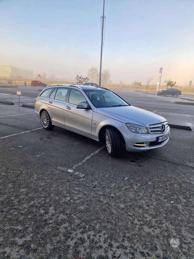 Mercedes-Benz C200 2010 — rear view